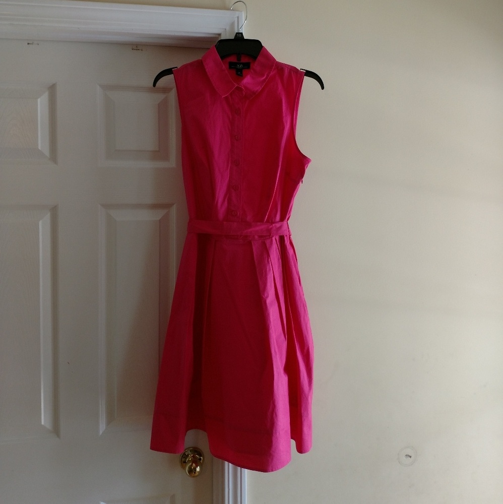 Sleeveless collared pink dress